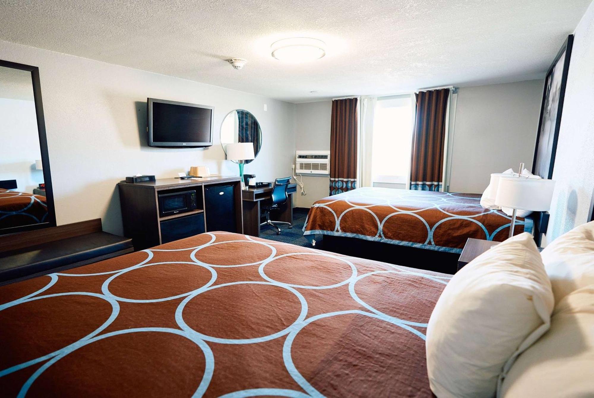 Super 8 By Wyndham Pueblo Hotel Exterior photo