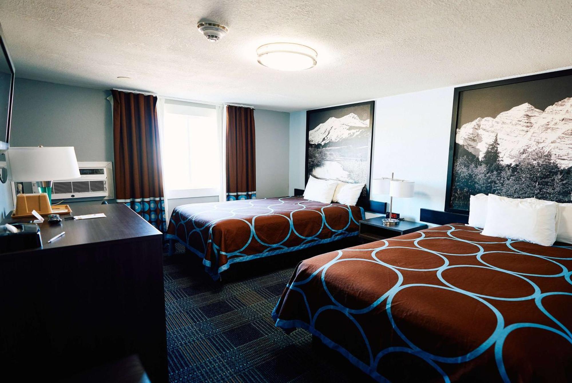 Super 8 By Wyndham Pueblo Hotel Exterior photo