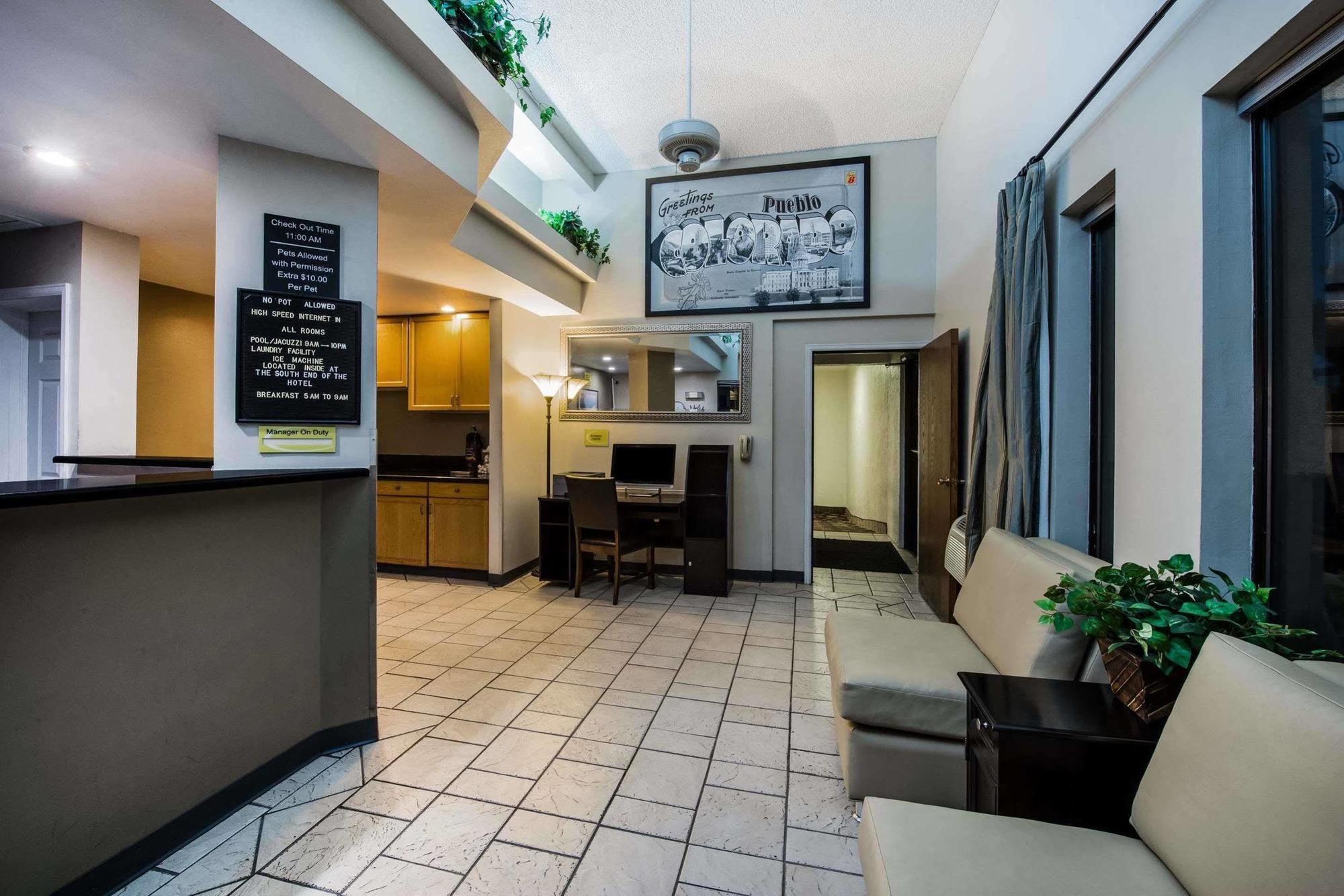 Super 8 By Wyndham Pueblo Hotel Exterior photo