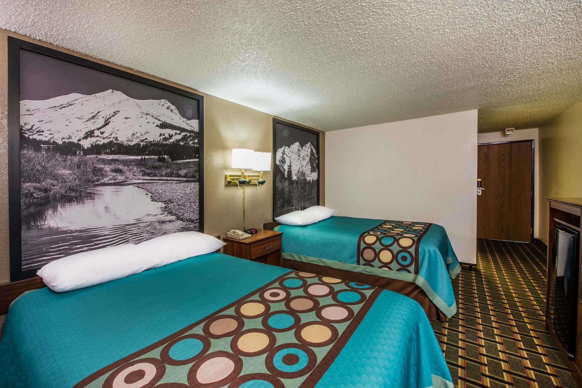 Super 8 By Wyndham Pueblo Hotel Exterior photo