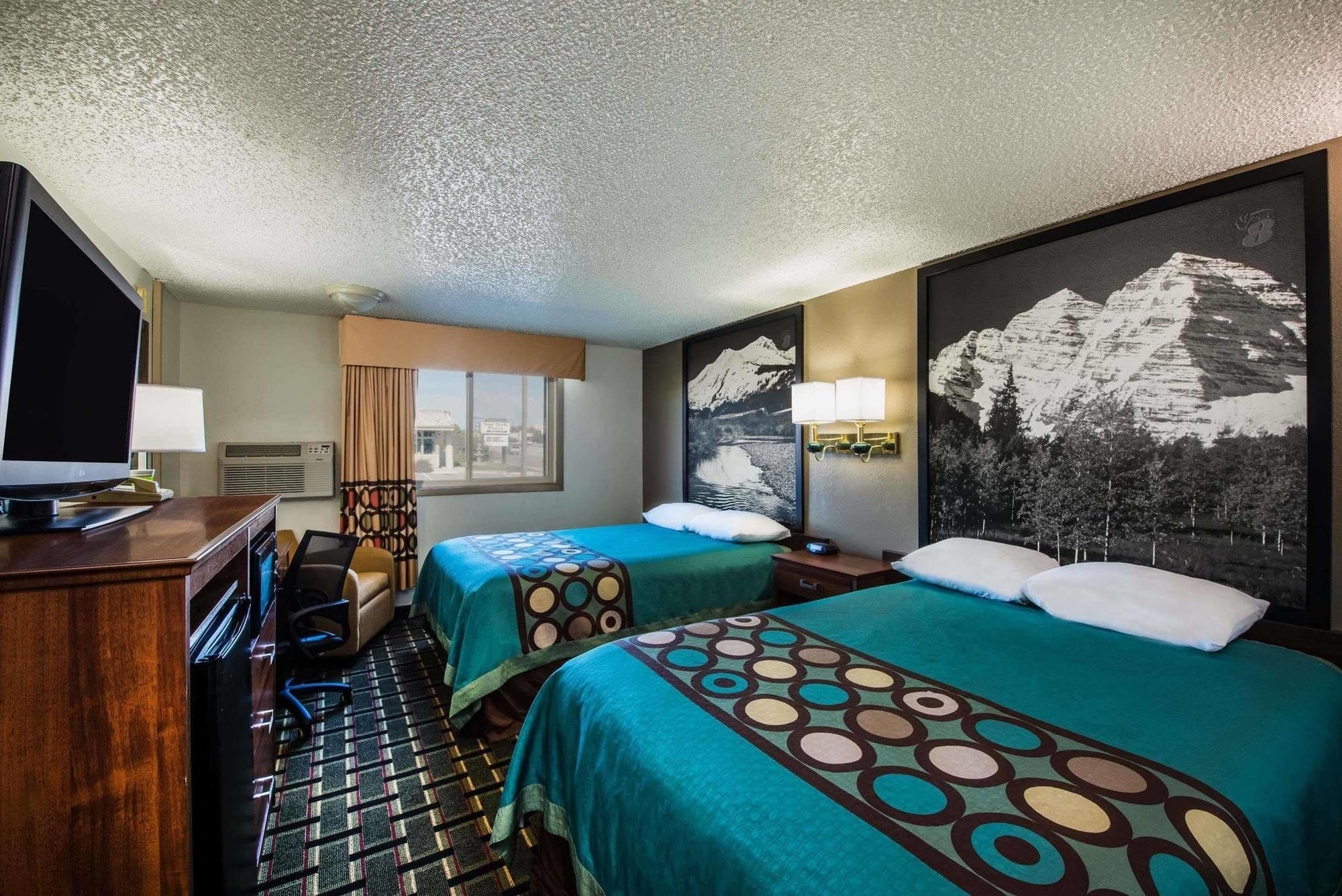 Super 8 By Wyndham Pueblo Hotel Exterior photo